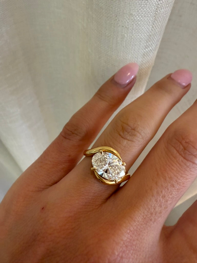 FLOW RING — White Gold / Yellow Gold, Diamond