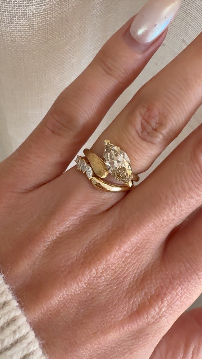 SORA RING — White Gold / Yellow Gold / Platinum, Diamond