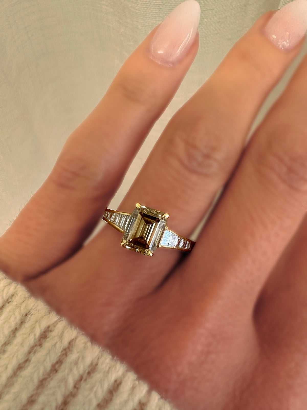 EMPIRE RING — White Gold / Yellow Gold / Platinum, Diamond / Emerald
