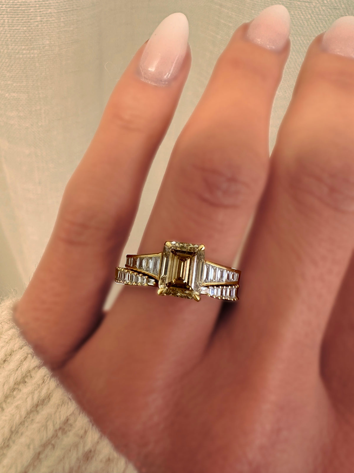 EMPIRE WEDDER — White Gold / Yellow Gold / Platinum, Diamond / Emerald
