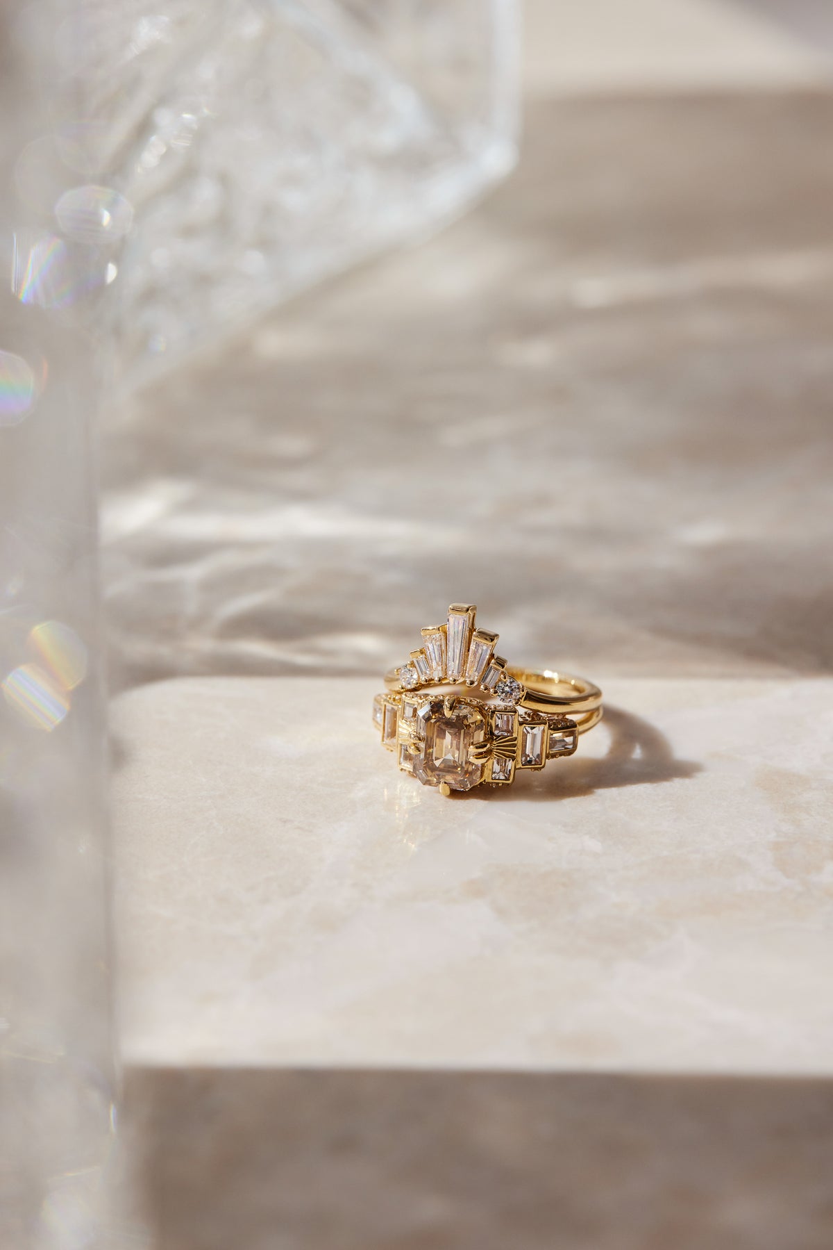 TRIBUNE RING — White Gold / Yellow Gold / Platinum, Diamond / Emerald