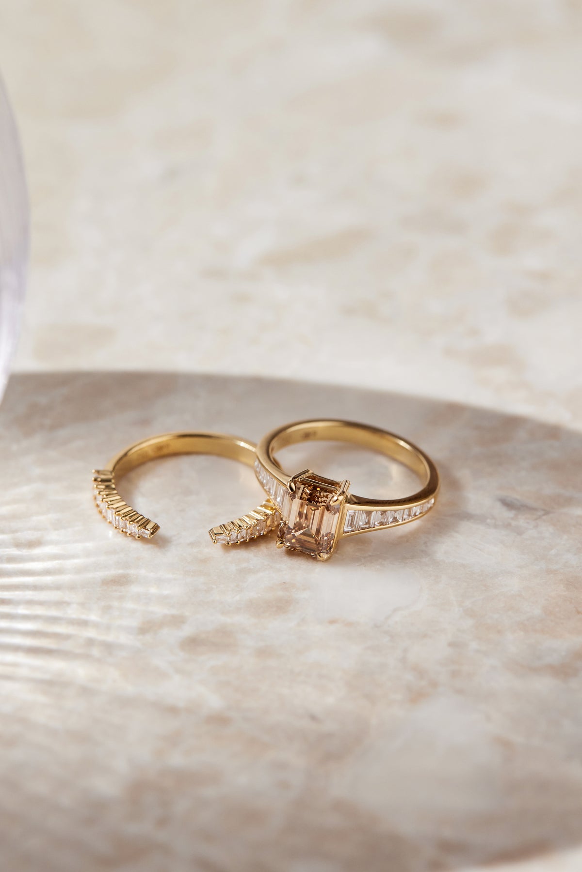 EMPIRE WEDDER — White Gold / Yellow Gold / Platinum, Diamond / Emerald