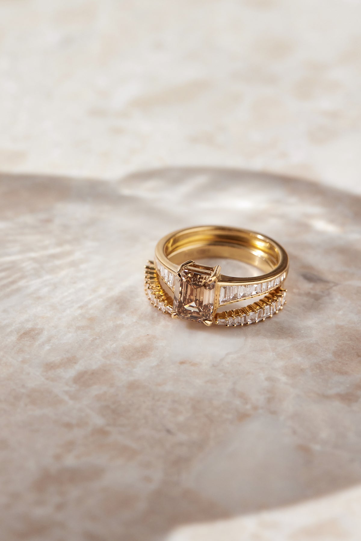 EMPIRE RING — White Gold / Yellow Gold / Platinum, Diamond / Emerald