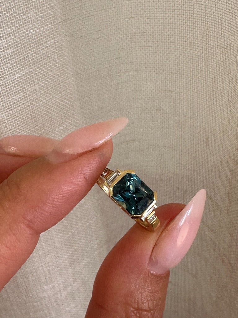 LUMA RING — Yellow Gold, Diamond / Sapphire