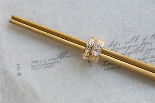 HALO RING — White Gold / Yellow Gold, Diamond / Emerald