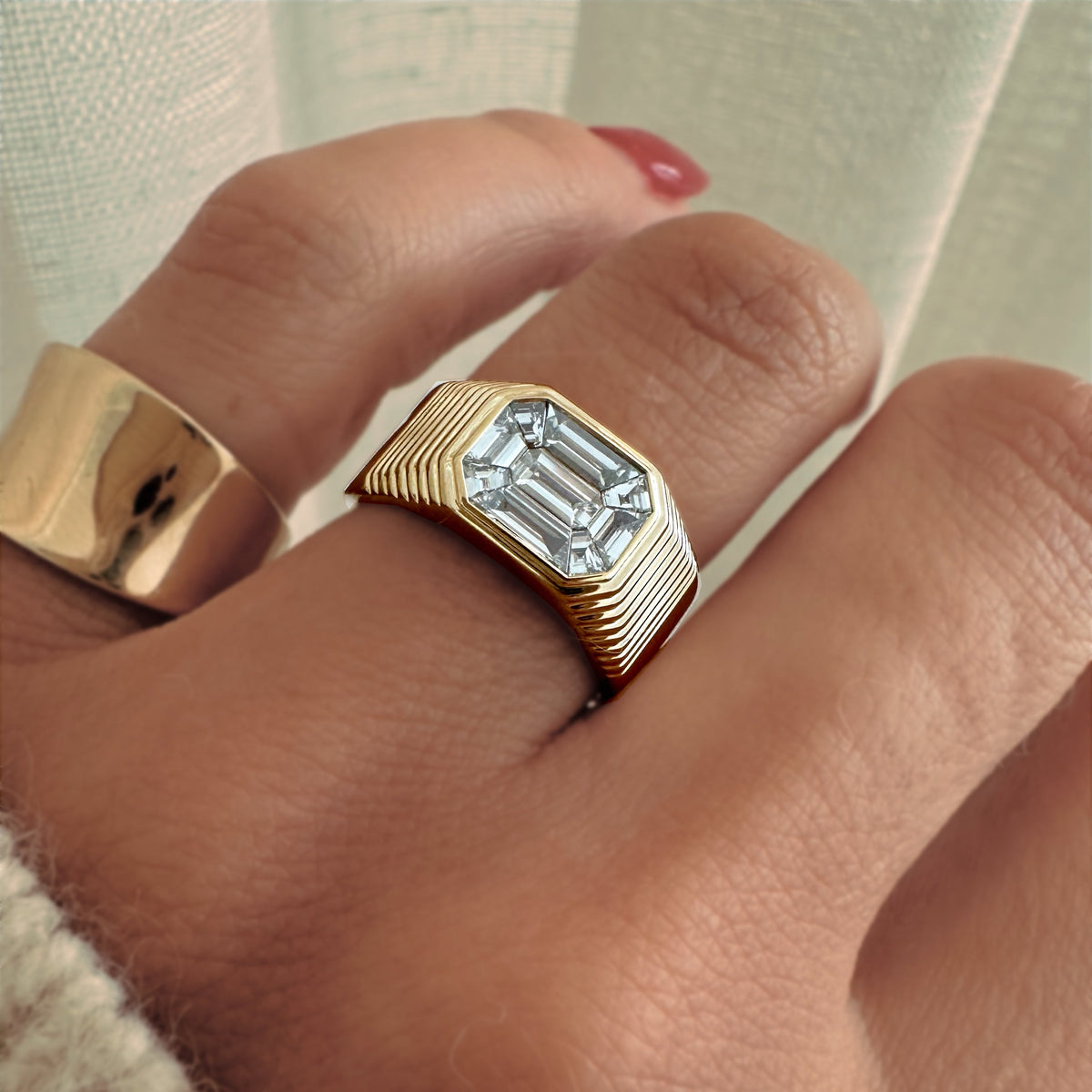 HALO RING — White Gold / Yellow Gold, Diamond / Emerald