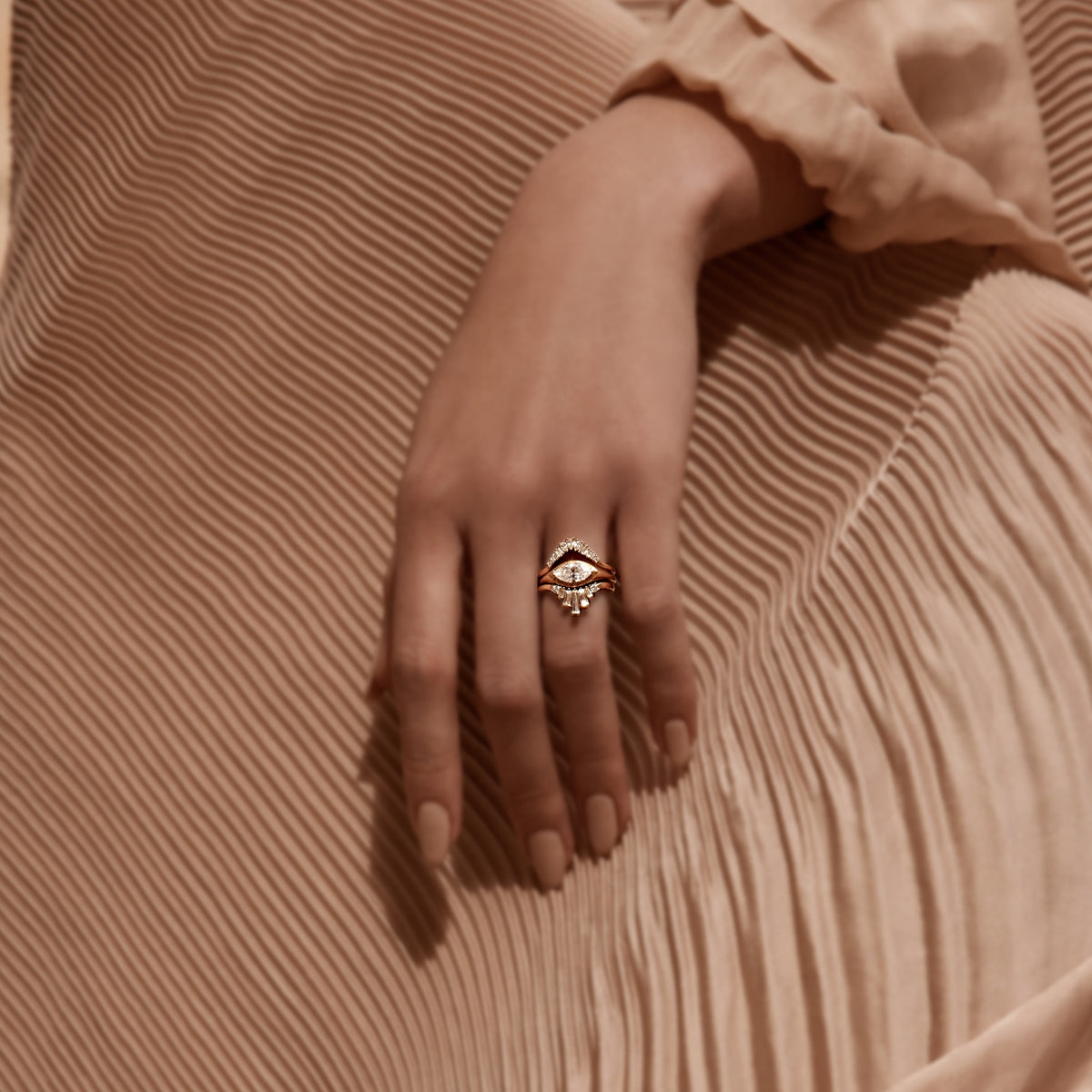 CHRYSLER RING — White Gold / Yellow Gold / Platinum, Diamond