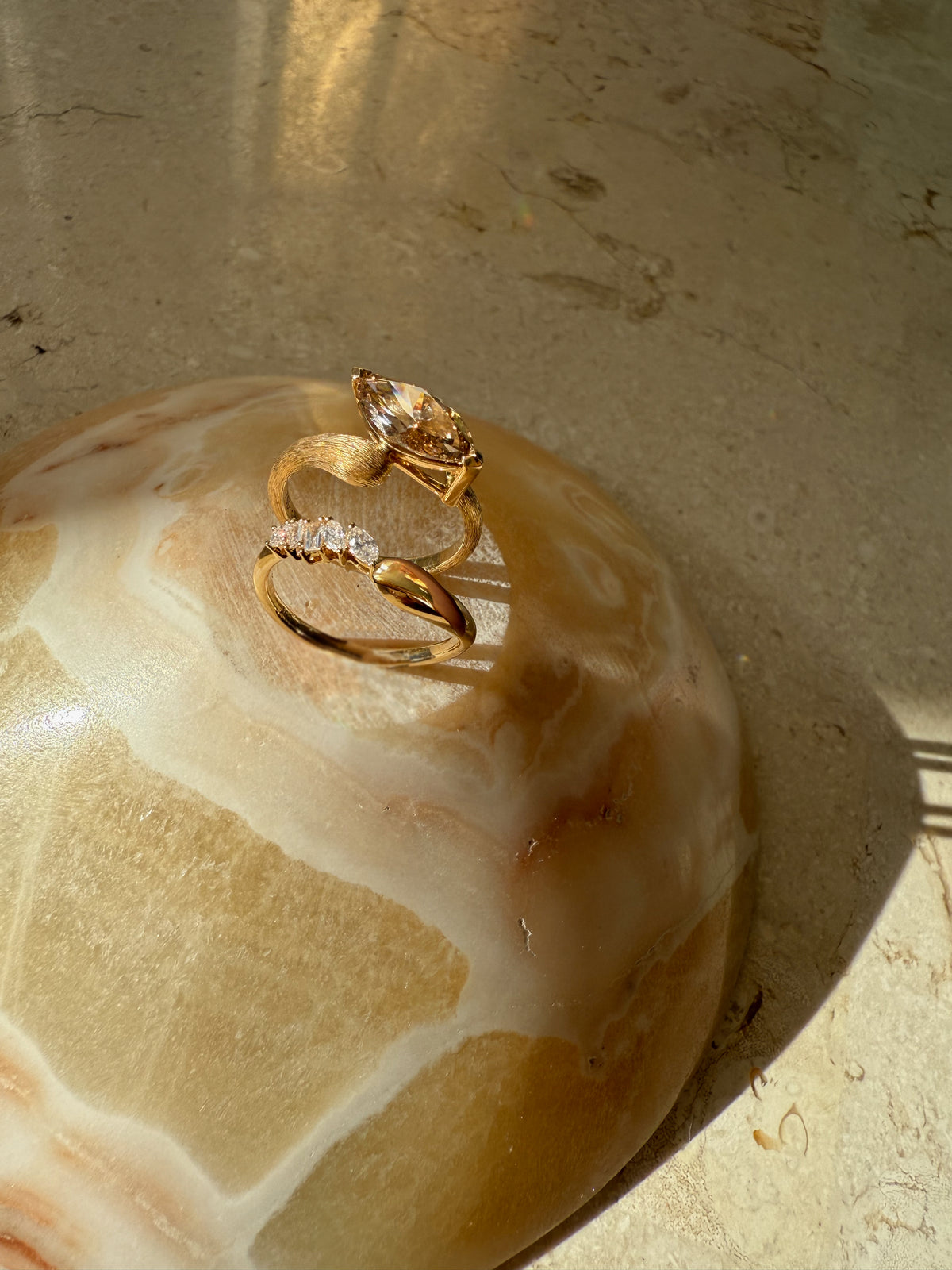 SORA RING — White Gold / Yellow Gold / Platinum, Diamond