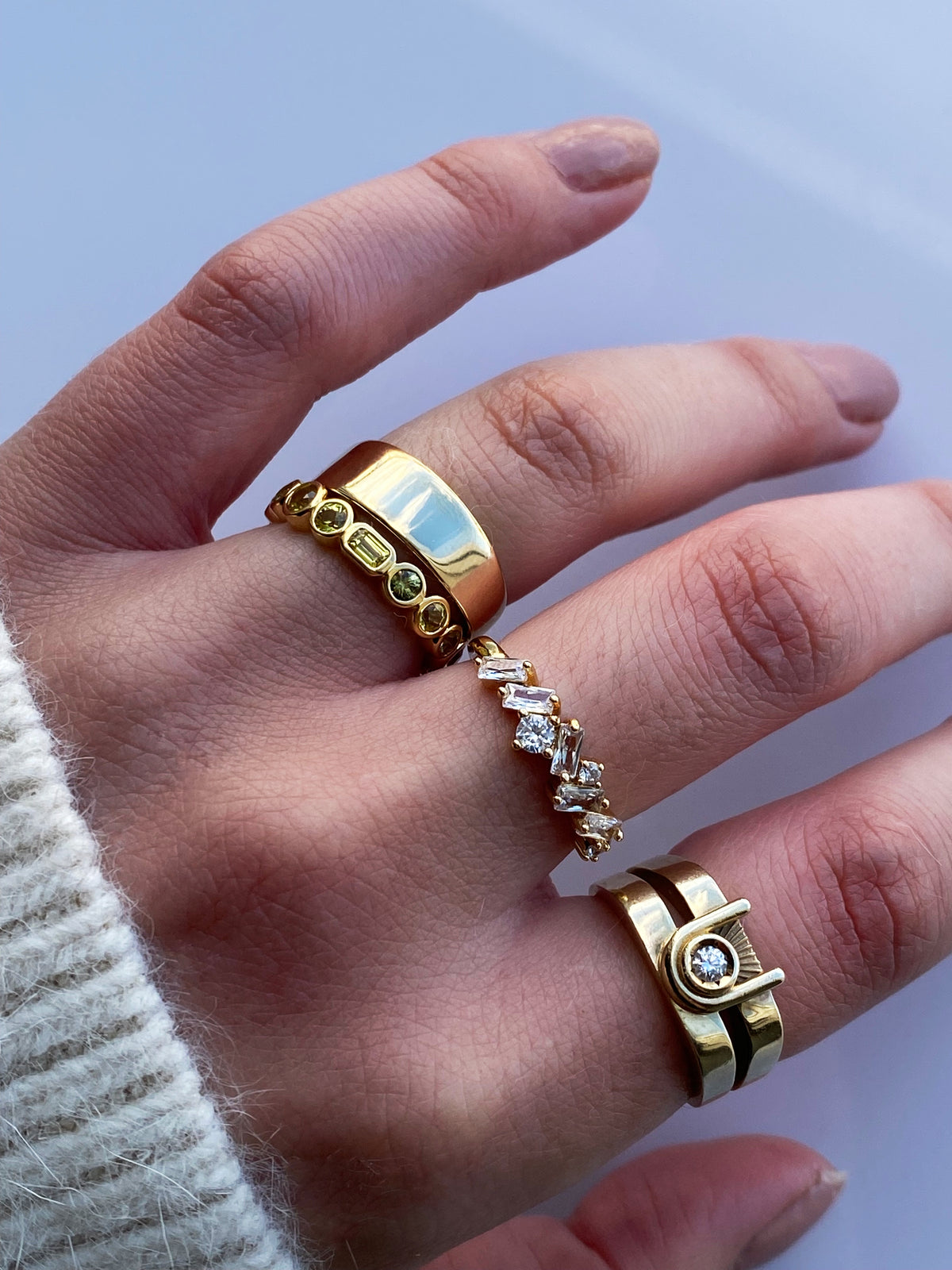 GOLDEN BUBBLE RING — Yellow Gold, Sapphire / Emerald