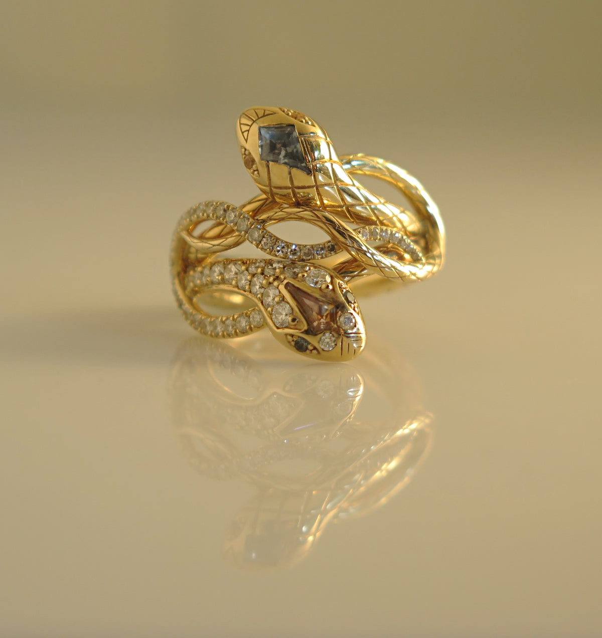 SERPENTINE RING - LIMITED EDITION — Yellow Gold, Diamond / Sapphire